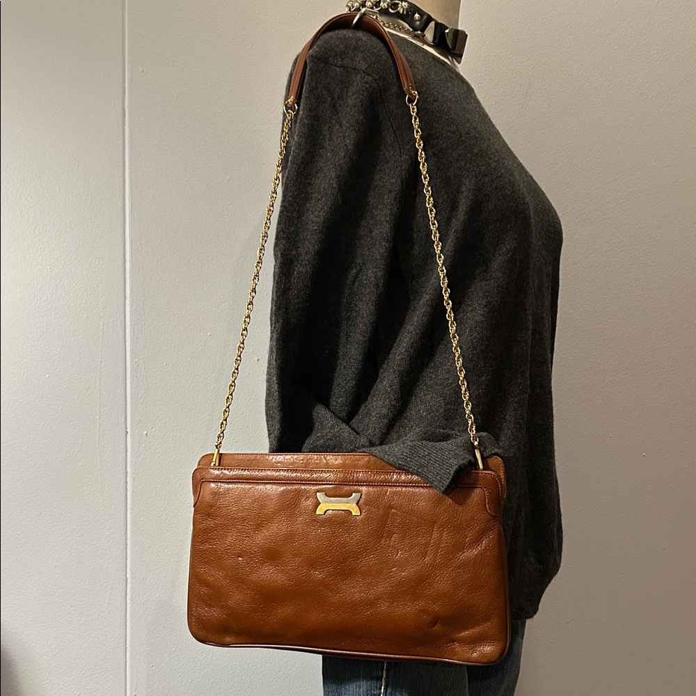 Palizzio leather elegant leather shoulder bag with chain